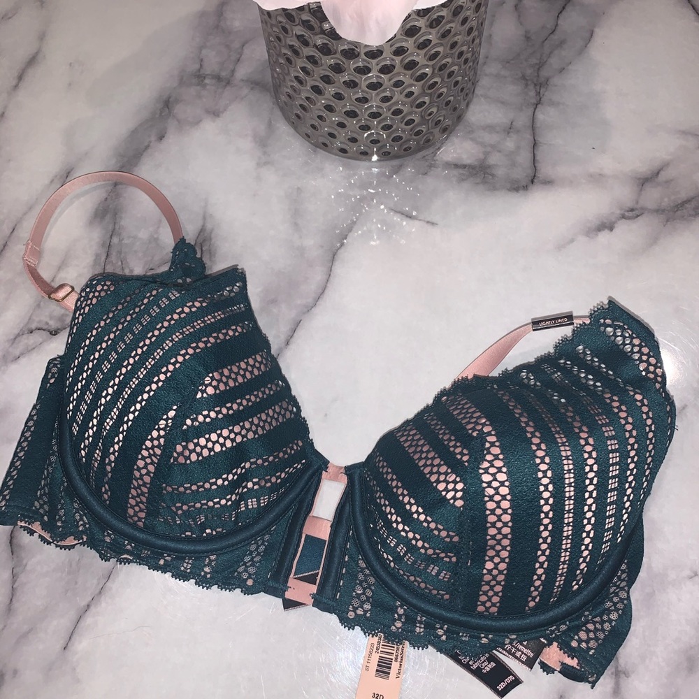 Victorias Secret Lace Lightly Lined Plunge Bra 32D
